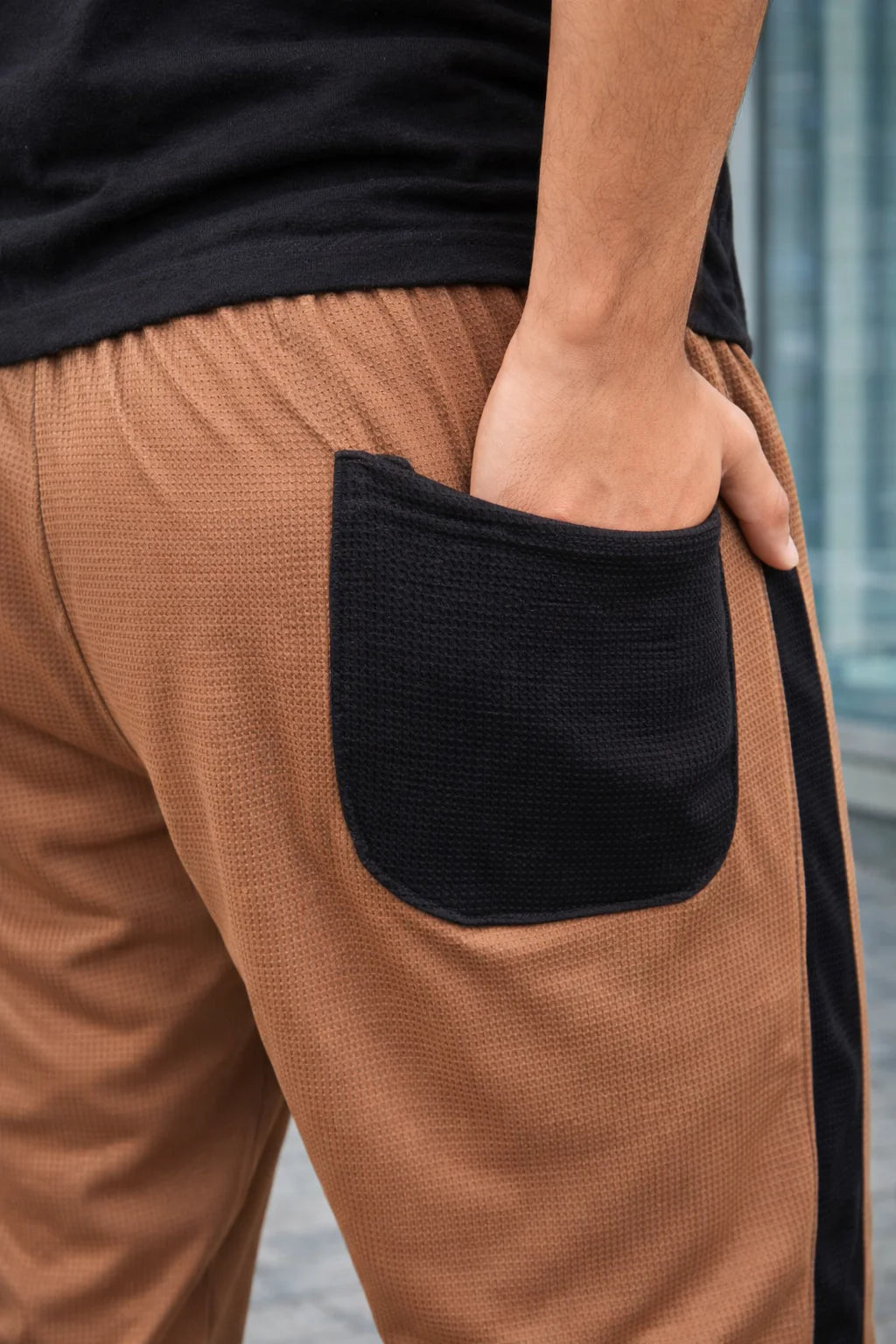 THE BRONZE FIT TROUSER-BROWN